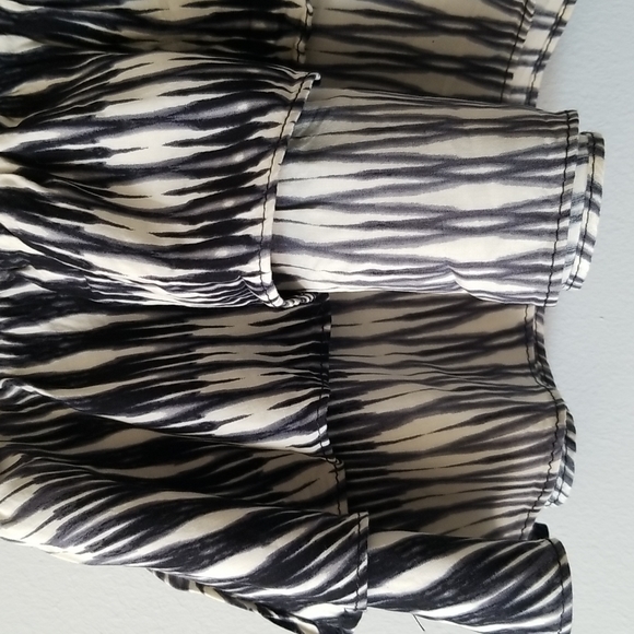 Forever 21 Asymmetrical skirt - Picture 3 of 5